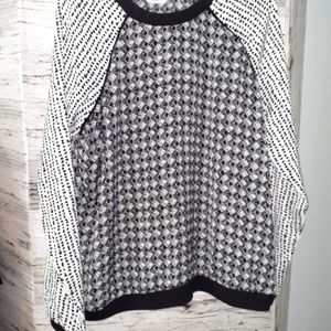3/$25 Reitmans long sleeve Black & White long sleeve top.